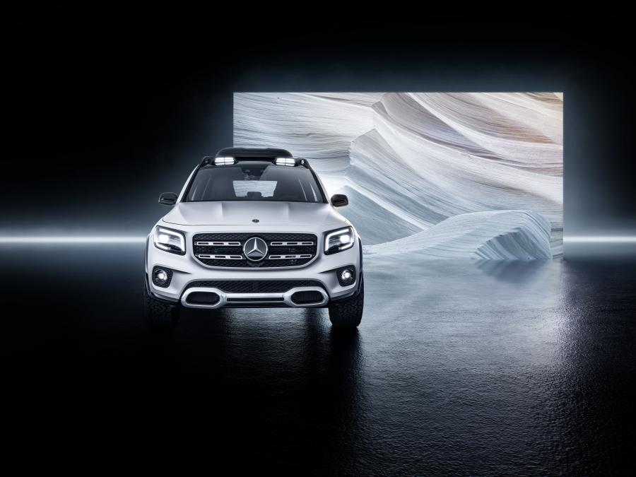  Mercedes-Benz Concept GLB 2019 года  (фото 2 из 24)